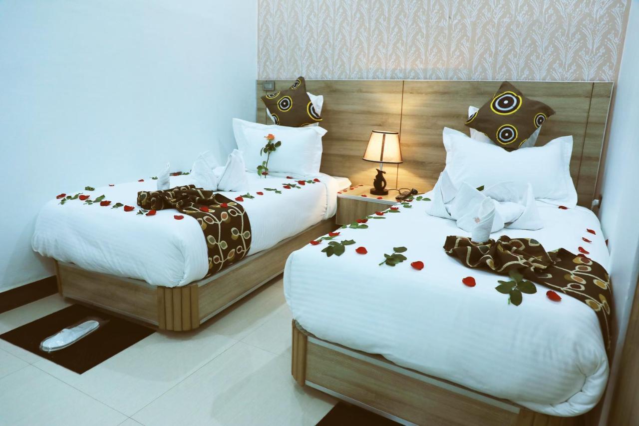 Riverland Hotel บาเฮอร์ดาร์ ภายนอก รูปภาพ
