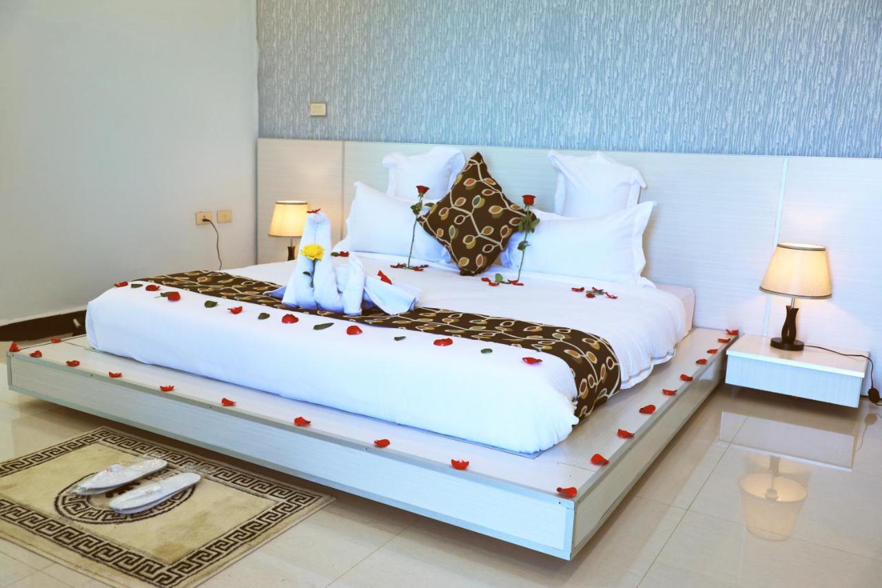 Riverland Hotel บาเฮอร์ดาร์ ภายนอก รูปภาพ
