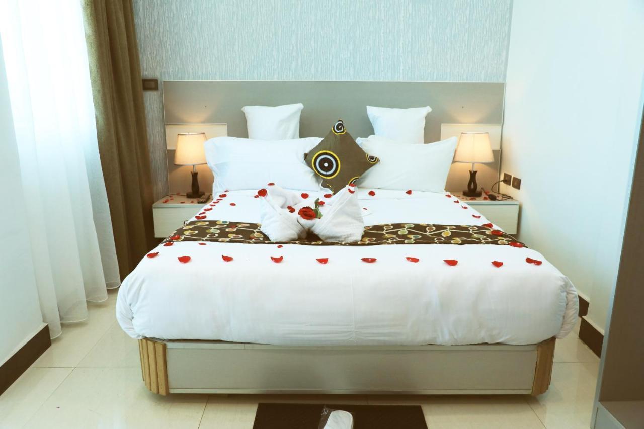Riverland Hotel บาเฮอร์ดาร์ ภายนอก รูปภาพ