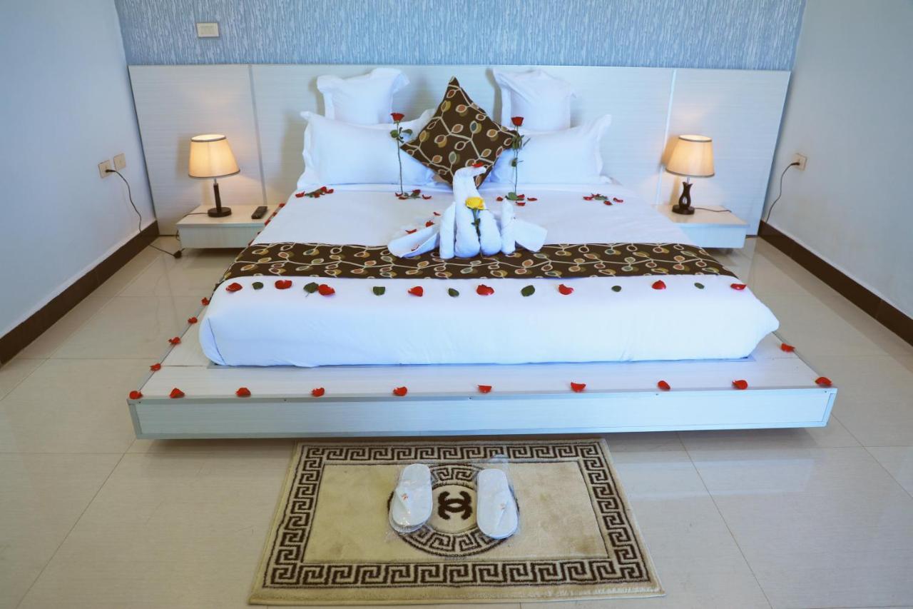 Riverland Hotel บาเฮอร์ดาร์ ภายนอก รูปภาพ