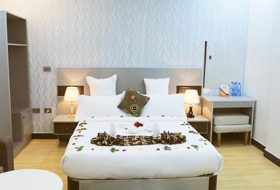Riverland Hotel บาเฮอร์ดาร์ ภายนอก รูปภาพ