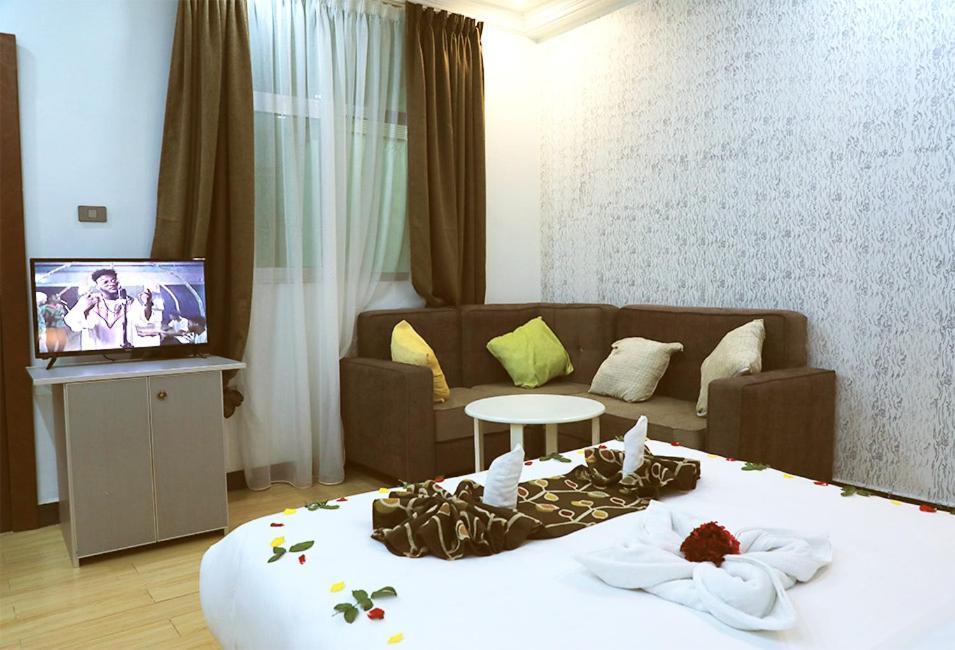 Riverland Hotel บาเฮอร์ดาร์ ภายนอก รูปภาพ